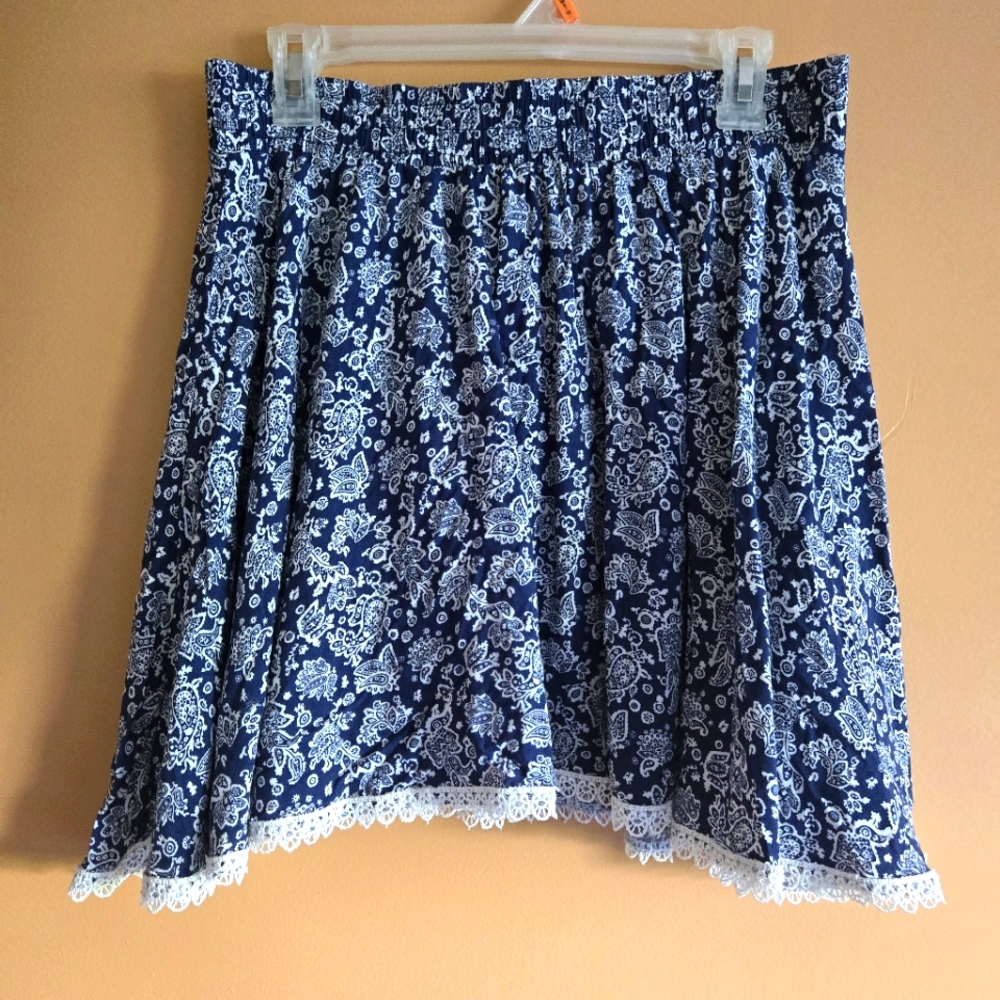 Shoreline Paisley Skirt, size L/XL.